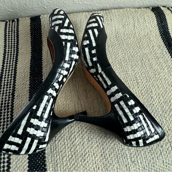 Arturo Chiang Castle Woven Leather Pump Heels in Black and White - Picture 3 of 8